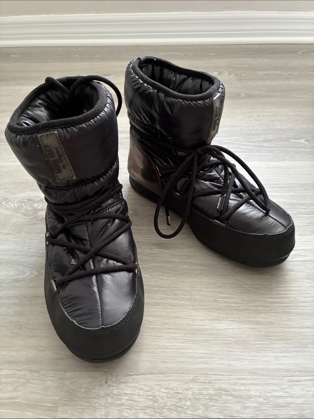 Authentic Moon Boots EUR Sz 10 US 7.5